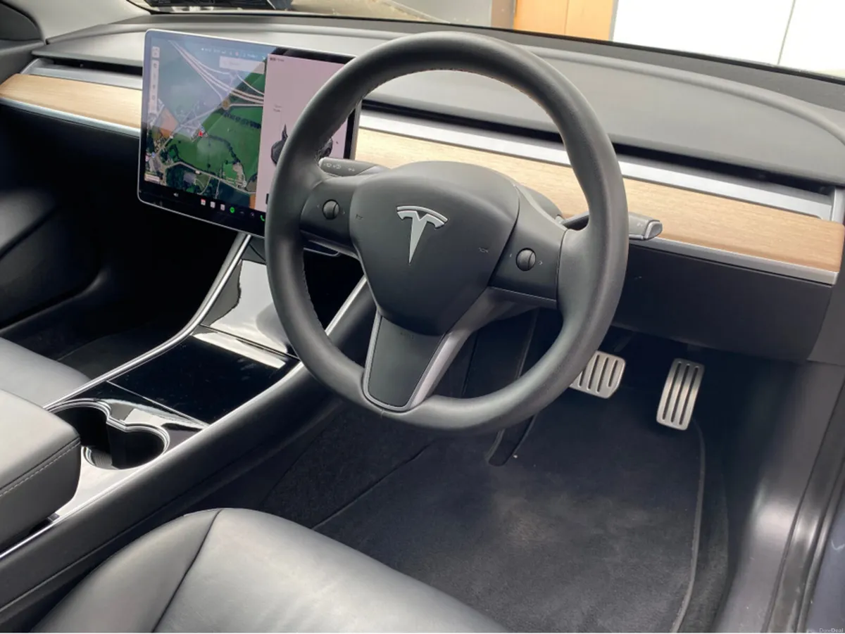Tesla Model 3 PERFORMANCE DUAL MOTORS 4DR AUTO - Image 2