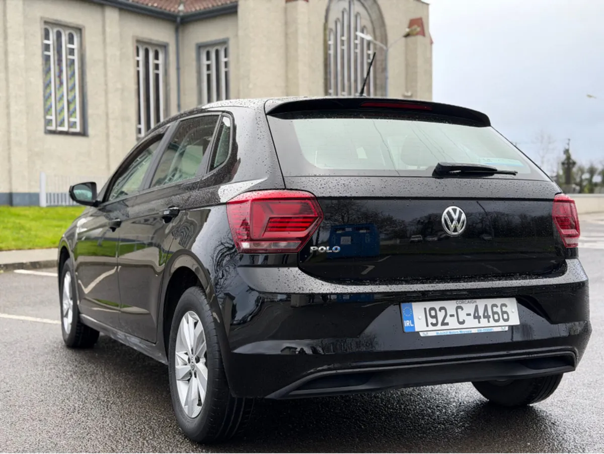 Volkswagen Polo VERY LOW MILEAGE - TRENDLINE 1.0 M - Image 3