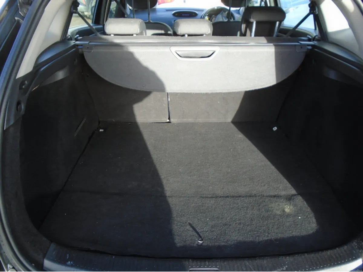 Renault Megane GRD DYNAMIQUE 1.5 DCI 4DR - Image 6