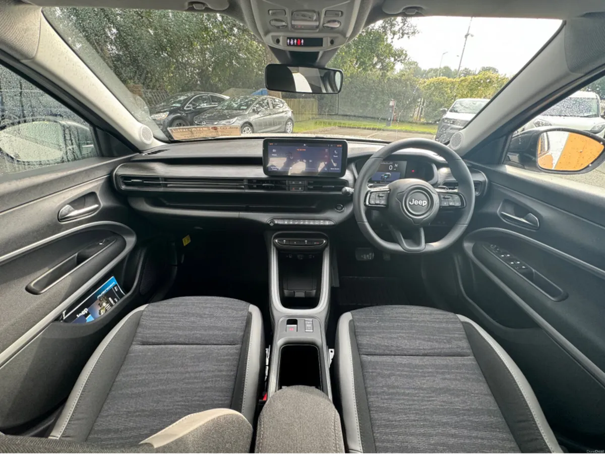 Jeep Avenger Altitude 1.2 e-Hybrid 100HP e-DCT - Image 2