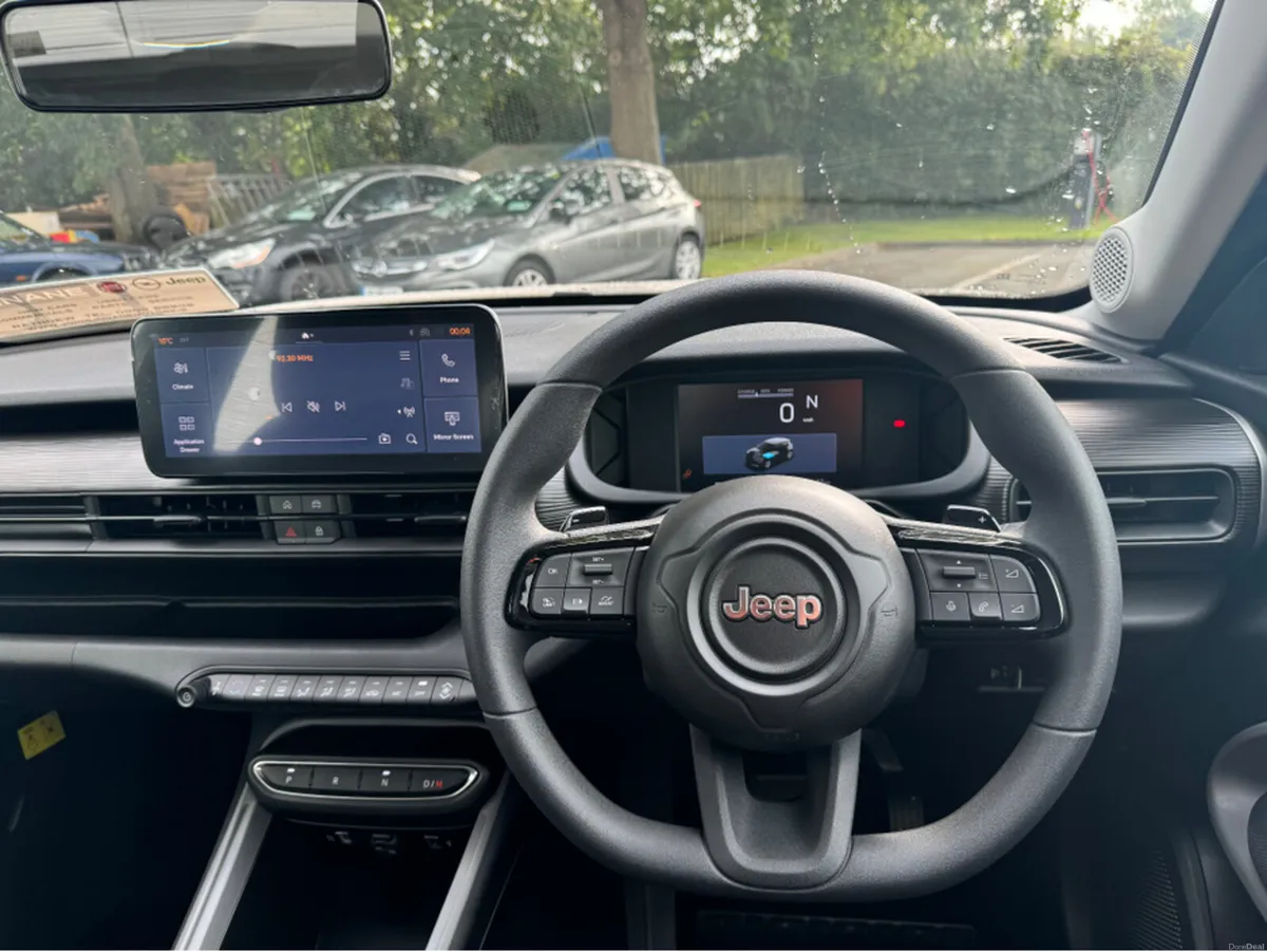 Jeep Avenger Altitude 1.2 e-Hybrid 100HP e-DCT - Image 4