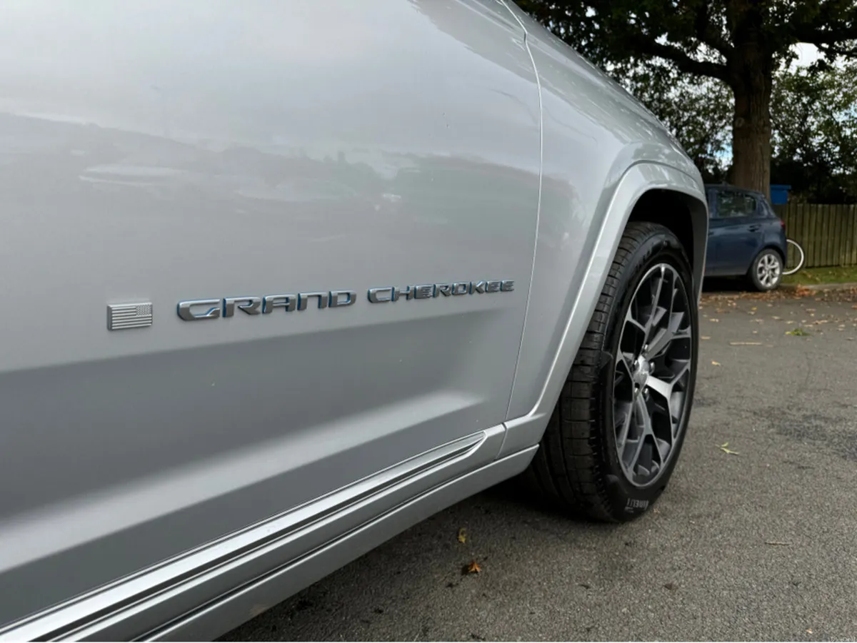 Jeep Grand Cherokee SUMMIT RESERVE - Image 4