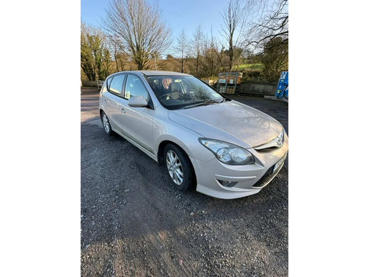 Hyundai i30 1.6 DELUXE D 5DR - Image 4