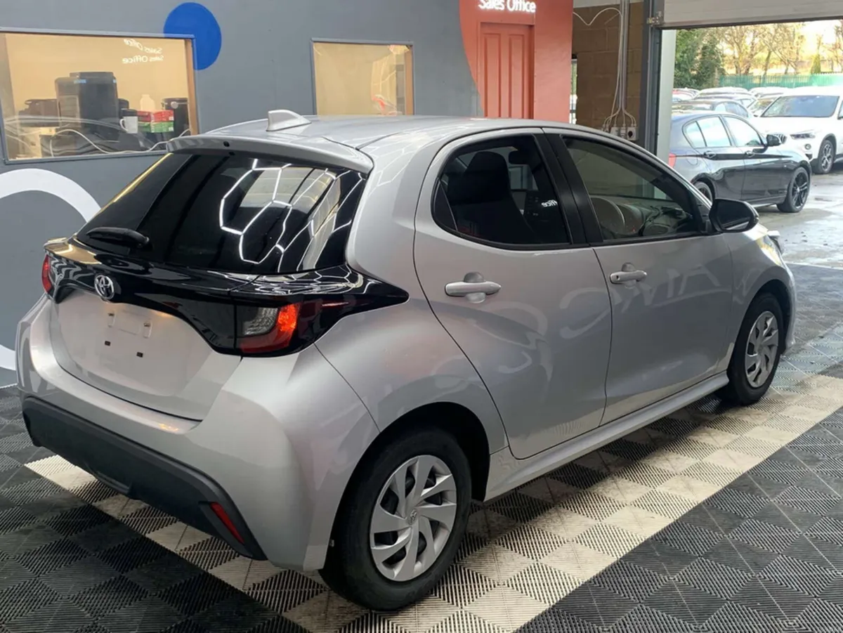 Toyota Yaris ONLY €14950! Toyota Yaris 1.0 /Revers - Image 4