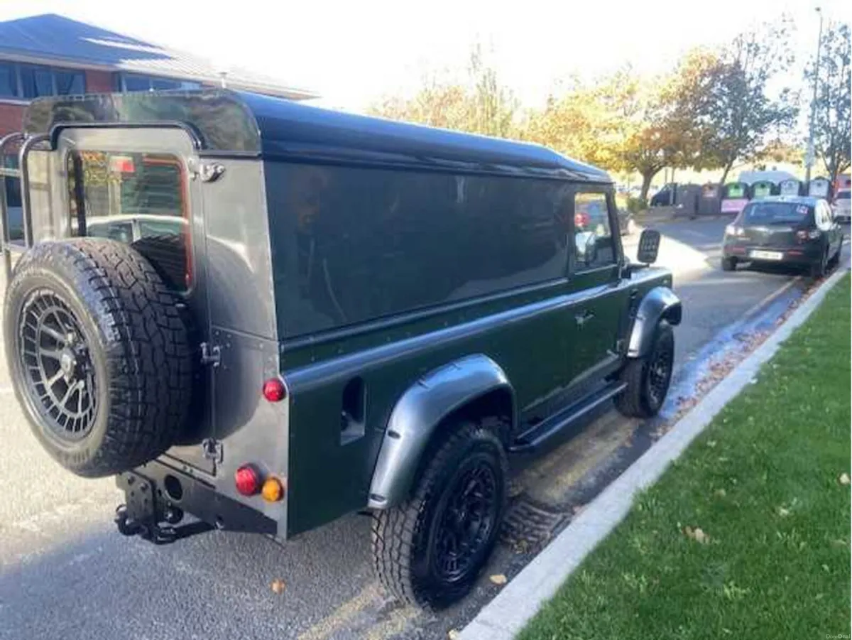 Land Rover Defender 110 3DR 2.5 300 TDI 3DR - Image 6