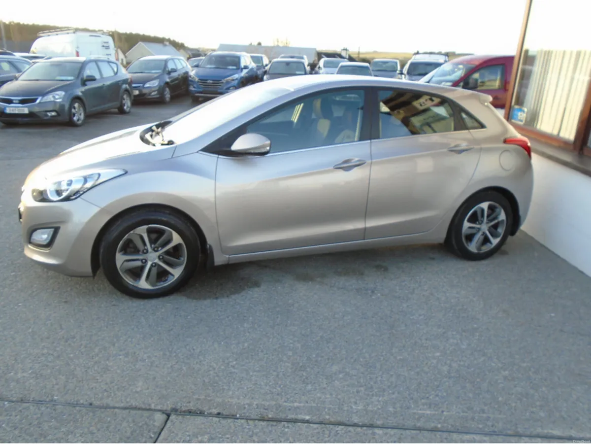 Hyundai i30 1.6 DELUXE 5DR - Image 4
