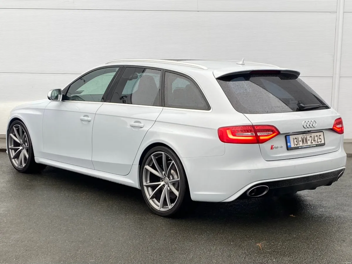 Audi RS4 AVANT - Image 4