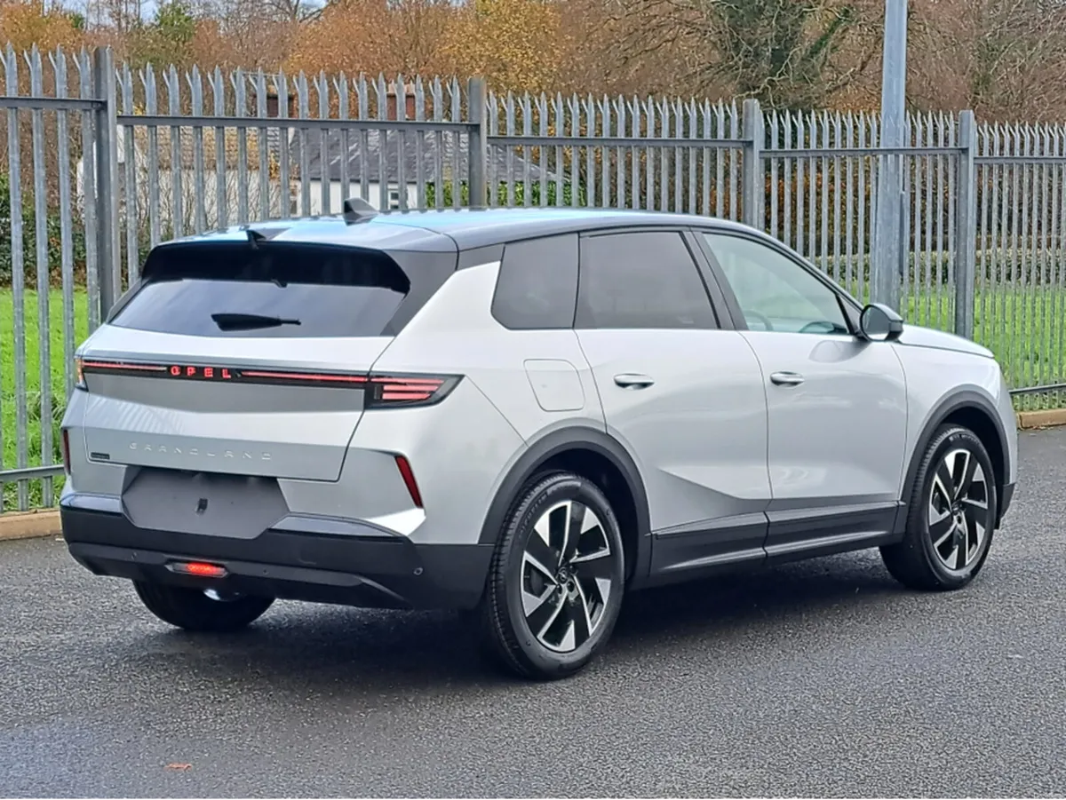 Opel Grandland GS HYBRID 136HP **WITH EXTRAS** - Image 4