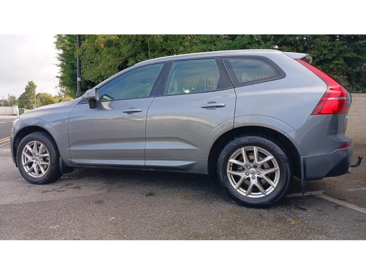 Volvo XC60 2.0 D4 MOMENTUM AWD 187BH 187BHP AUTO 5 - Image 6