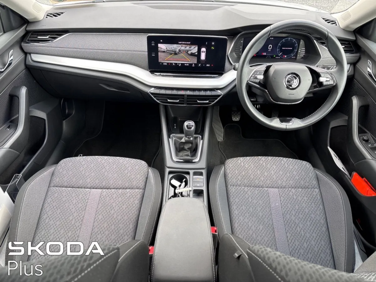 Skoda Octavia COMBI STYLE 2.0 TDI 115HP 5DR - Image 2