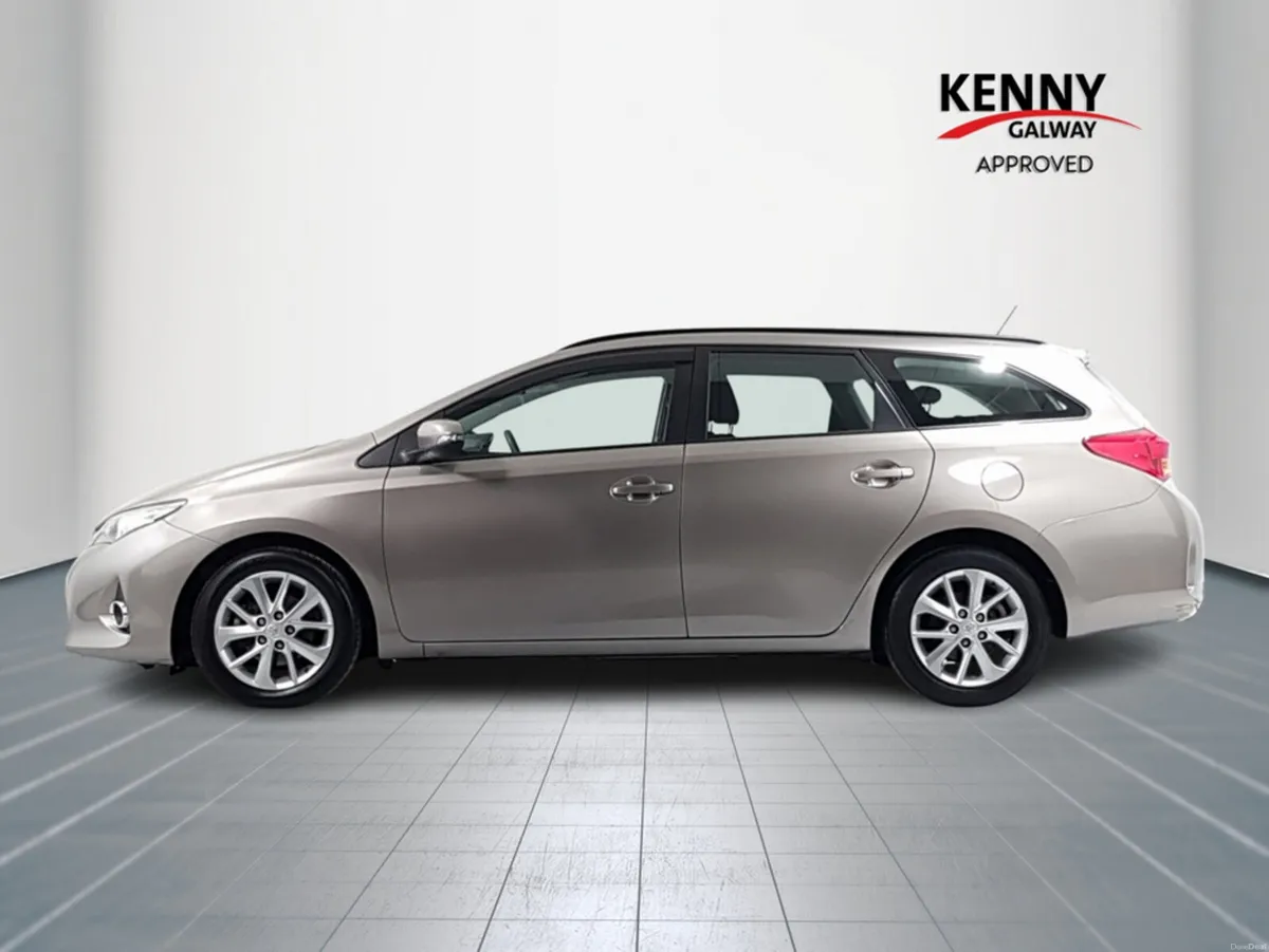 Toyota Auris 1.4 D-4D AURA TS 4DR - Image 4