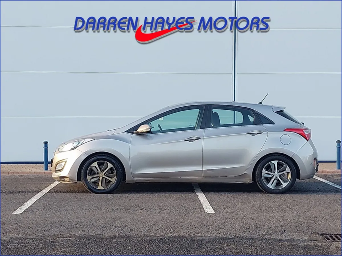 Hyundai i30 1.6 DELUXE 5DR - Image 4