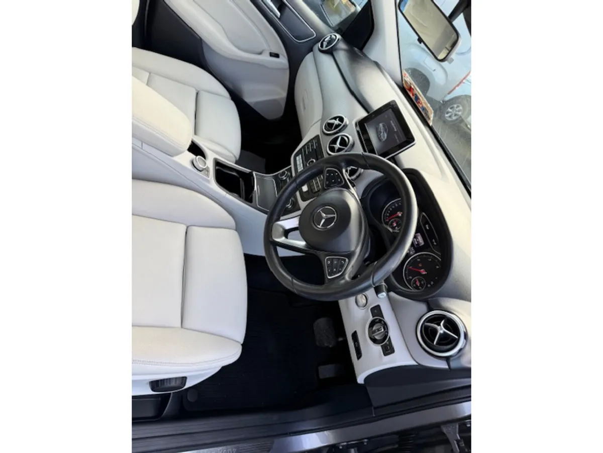 Mercedes-Benz B-Class 160 D STYLE 5DR AUTO - Image 2