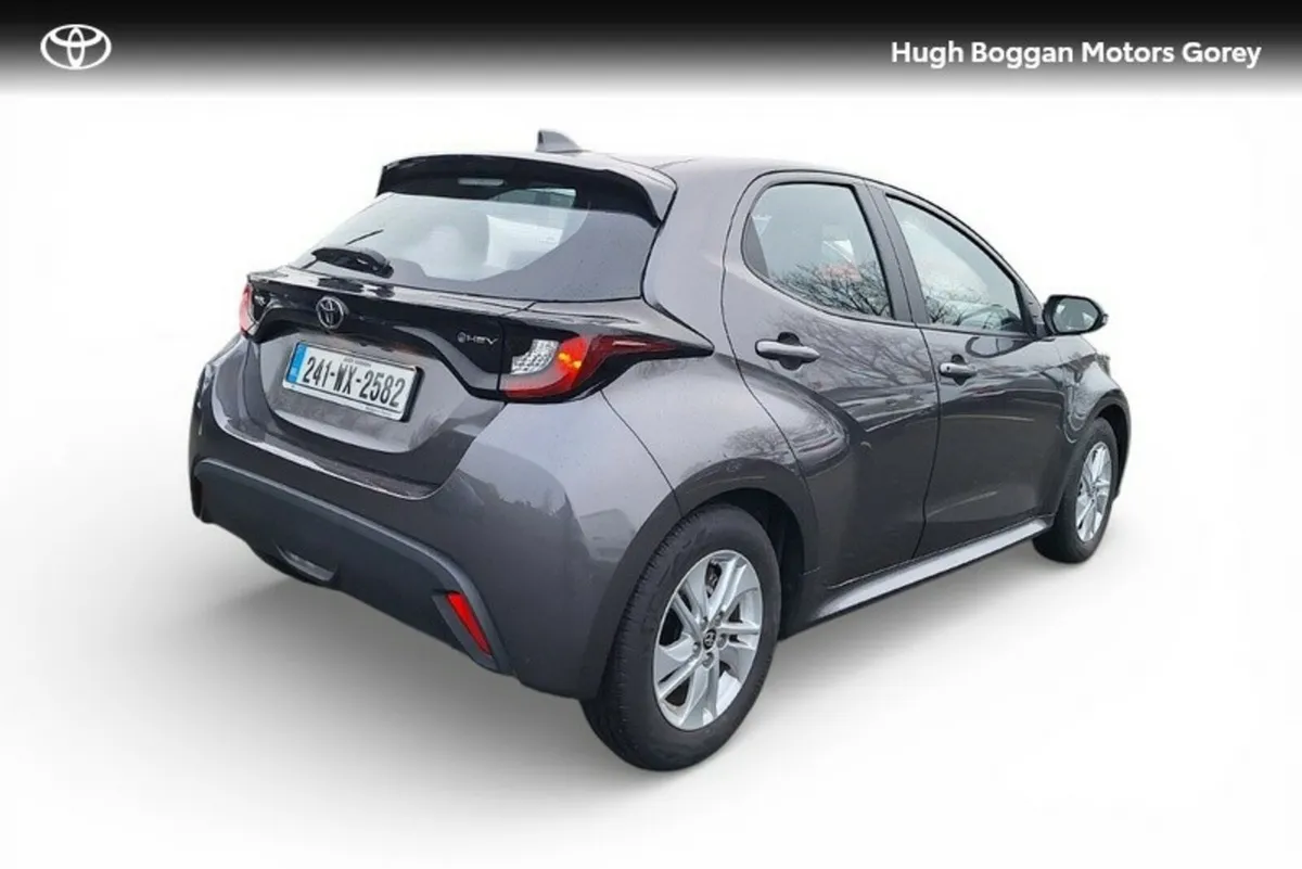 Toyota Yaris HYBRID 115 LUNA - Image 2