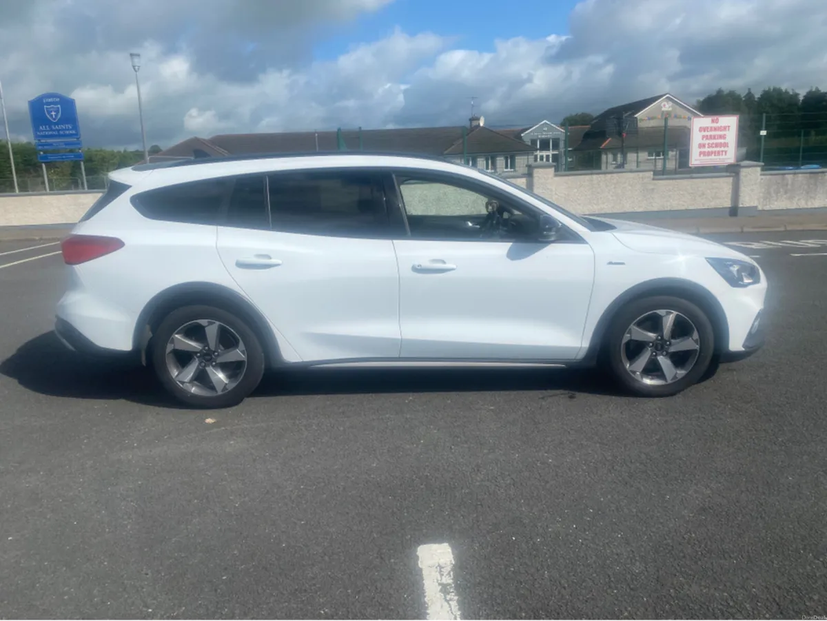 Ford Focus ACTIVE 1.5 TDCI 120PS M6 5W 4DR - Image 4