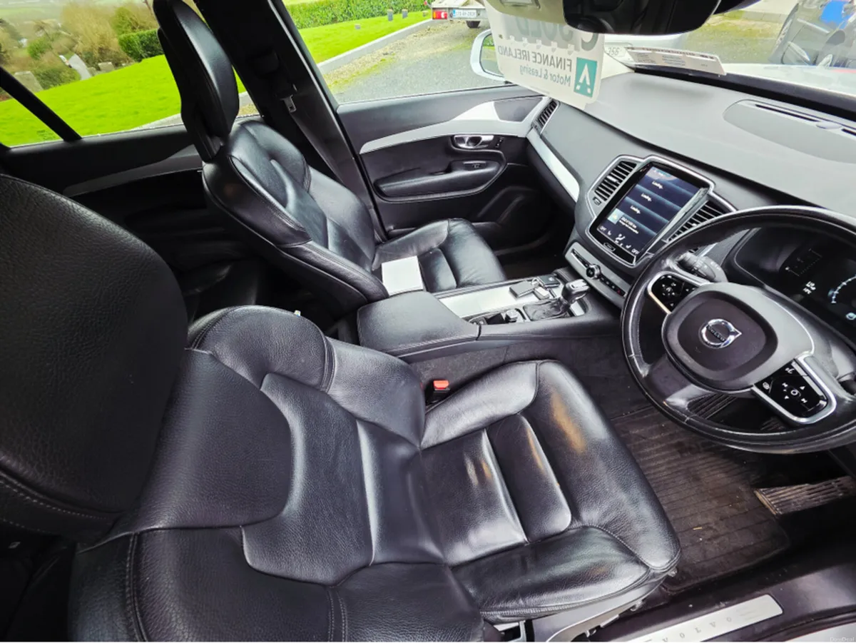 Volvo XC90 2.0 D5 MOMENTUM 225BHP 5DR AUTO - Image 4