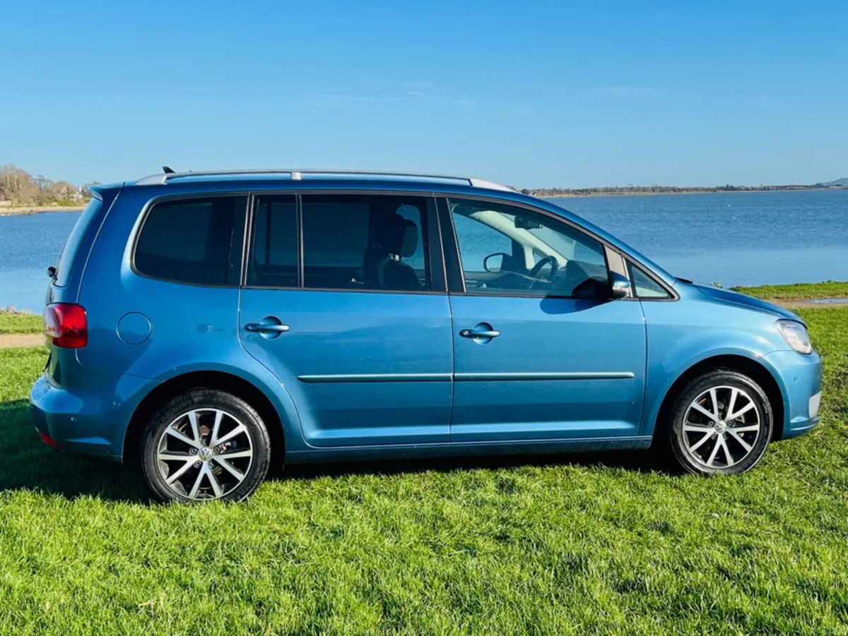 Volkswagen Touran PETROL, AUTO 7 SEATS, FINANCE AV - Image 3
