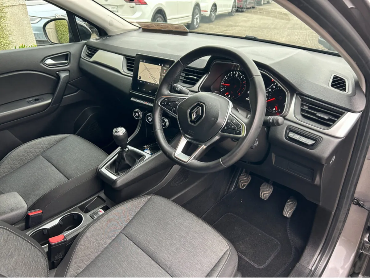 Renault Captur 1.0 PETROL 5DR **ICONIC EDITION** S - Image 5