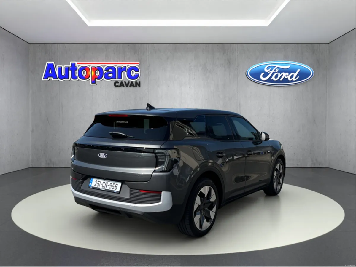 Ford Explorer PREMIUM 77KWH EXTENDED RANGE - Image 3
