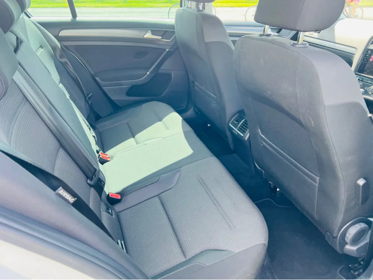 Volkswagen Golf ONLY 64K KMS / AUTO / FINANCE AVAI - Image 4