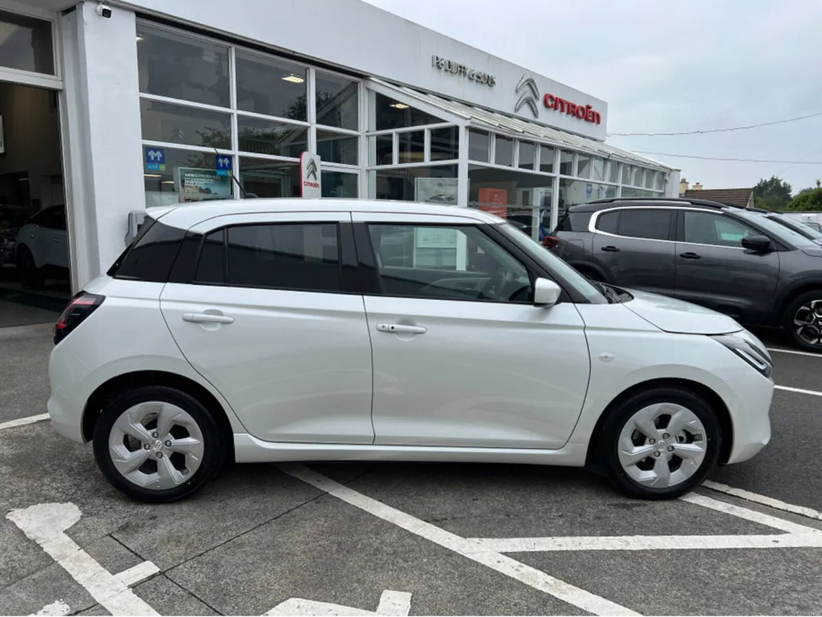Suzuki Swift 1.2 Mild Hybrid Motion CVT - Image 2