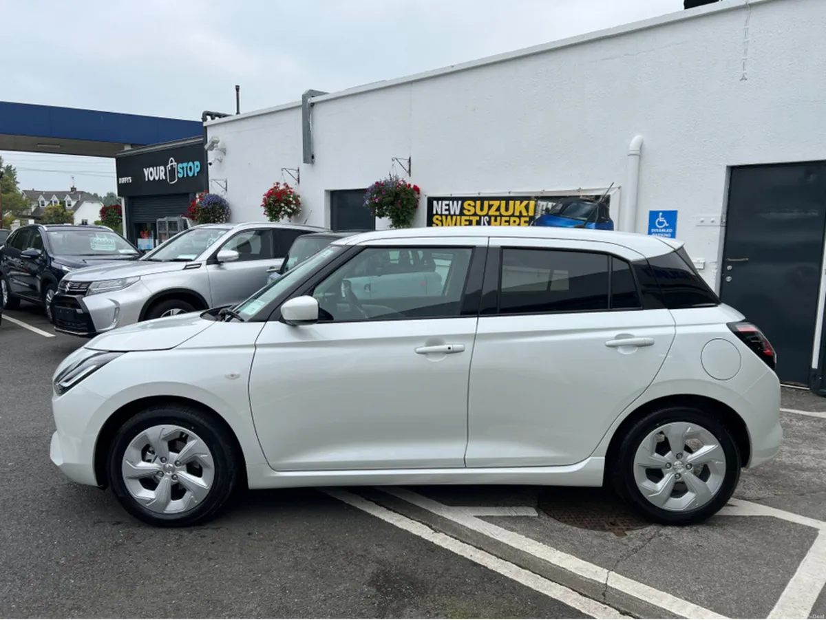 Suzuki Swift 1.2 Mild Hybrid Motion CVT - Image 6