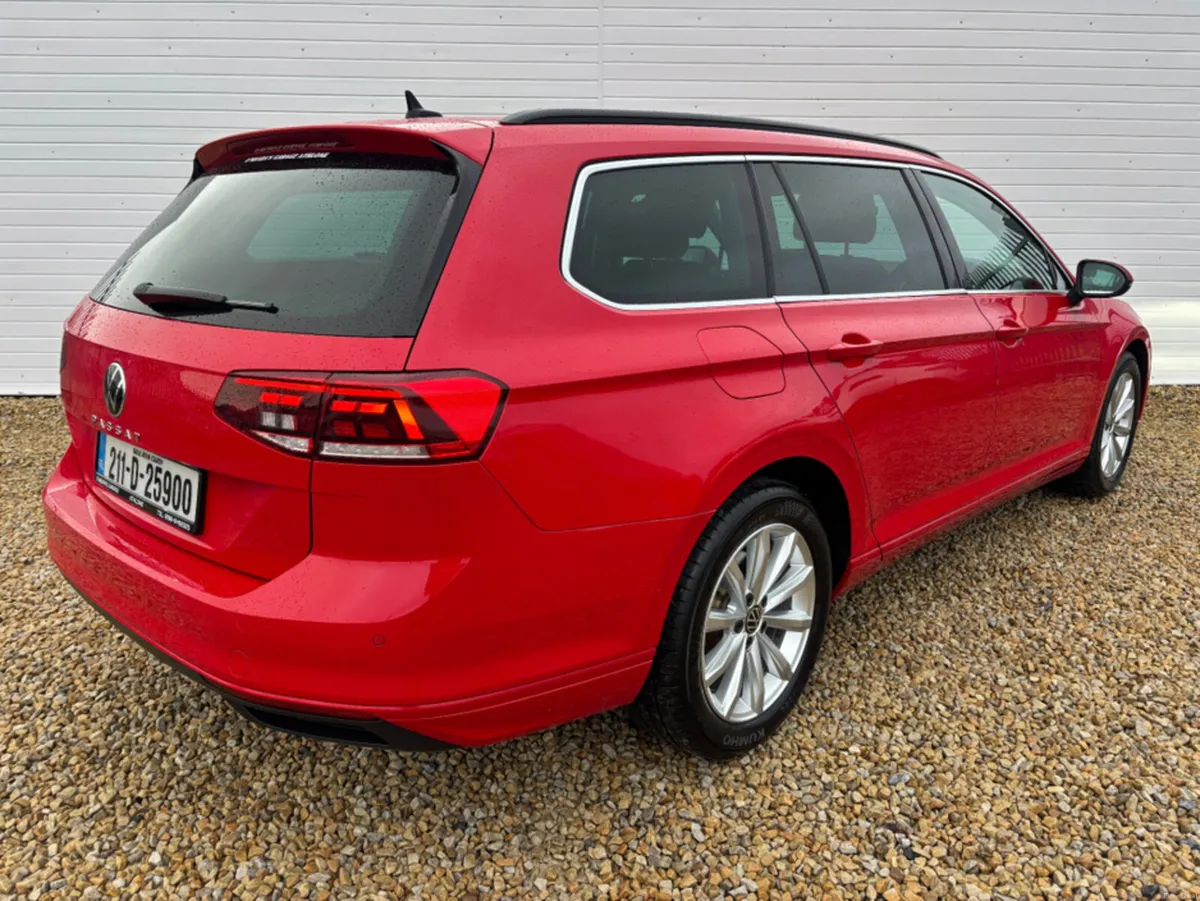 Volkswagen Passat ESTATE BUS 2.0 TDI 150  AUTO - Image 2