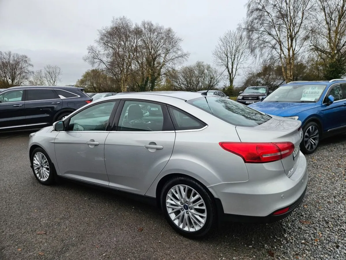 Ford Focus Zetec 4DR 1.5TD 95PS 6SPD - Image 4