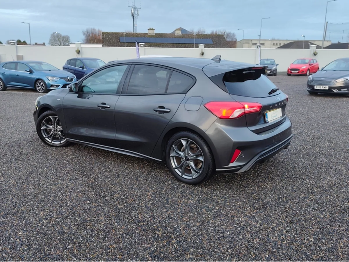 Ford Focus STUNNING ST-LINE EDITION ECO ECOBLUE - Image 4