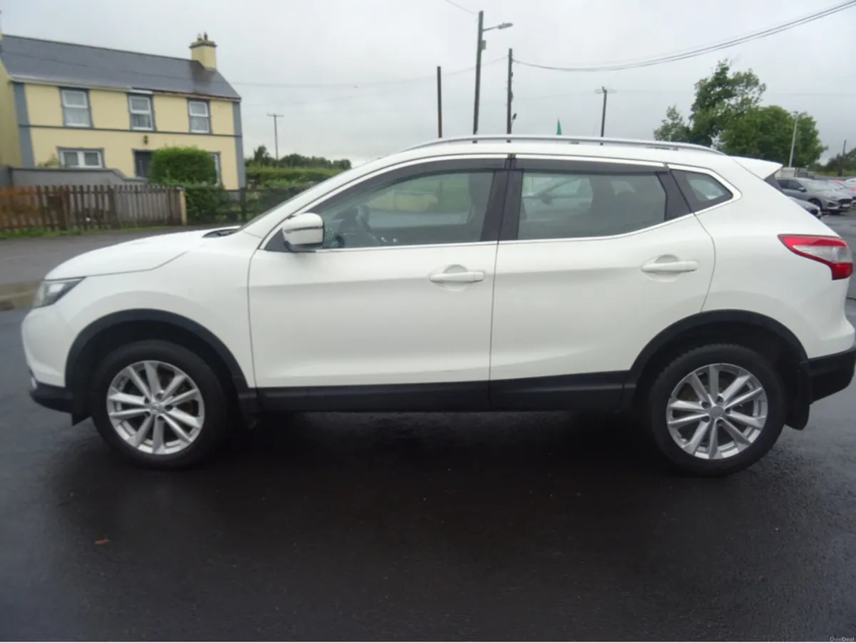 Nissan Qashqai 1.5 SV  Model - Image 2
