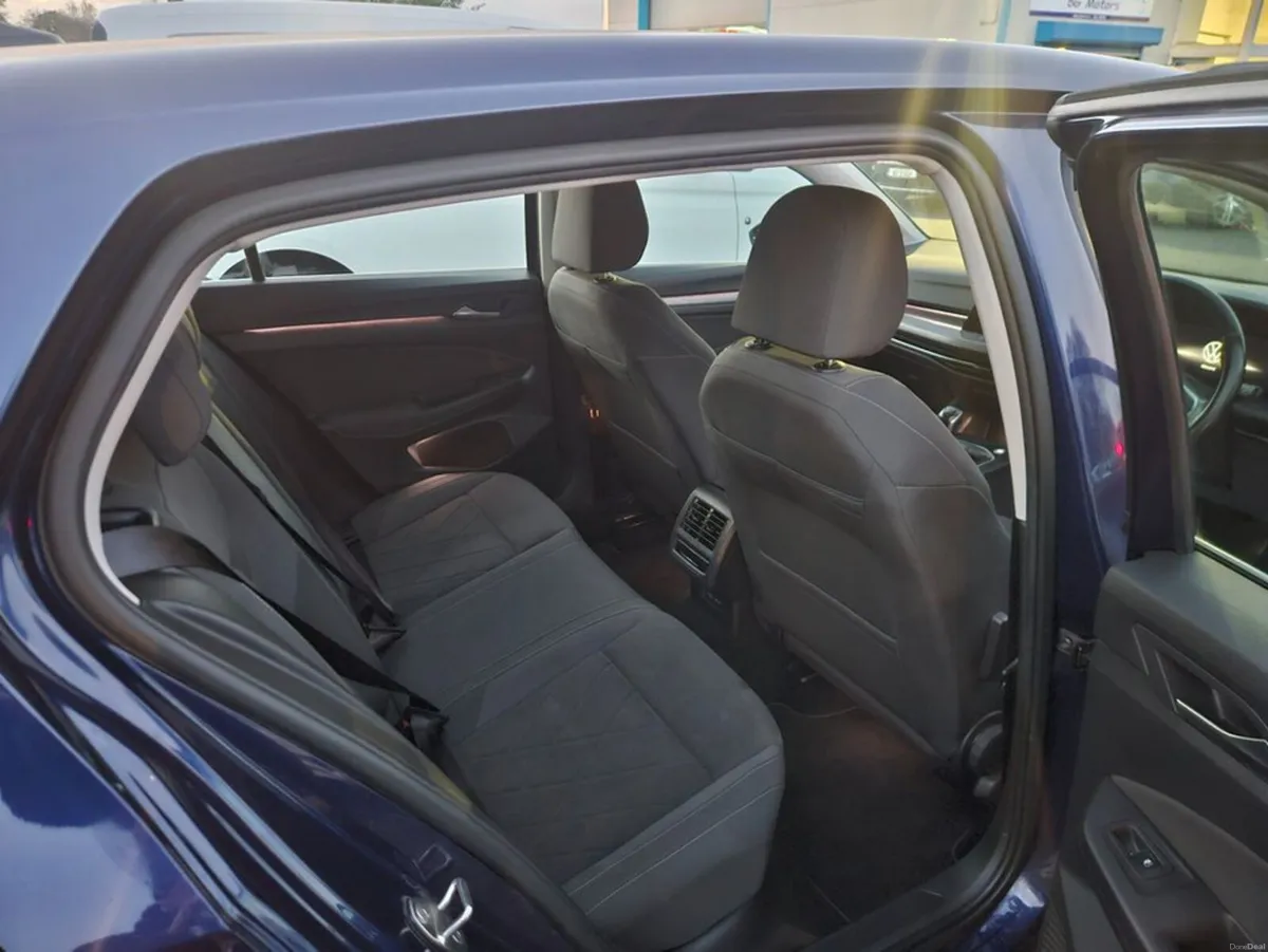 Volkswagen Golf Style 2.0 TDI 115HP 5DR - Image 3