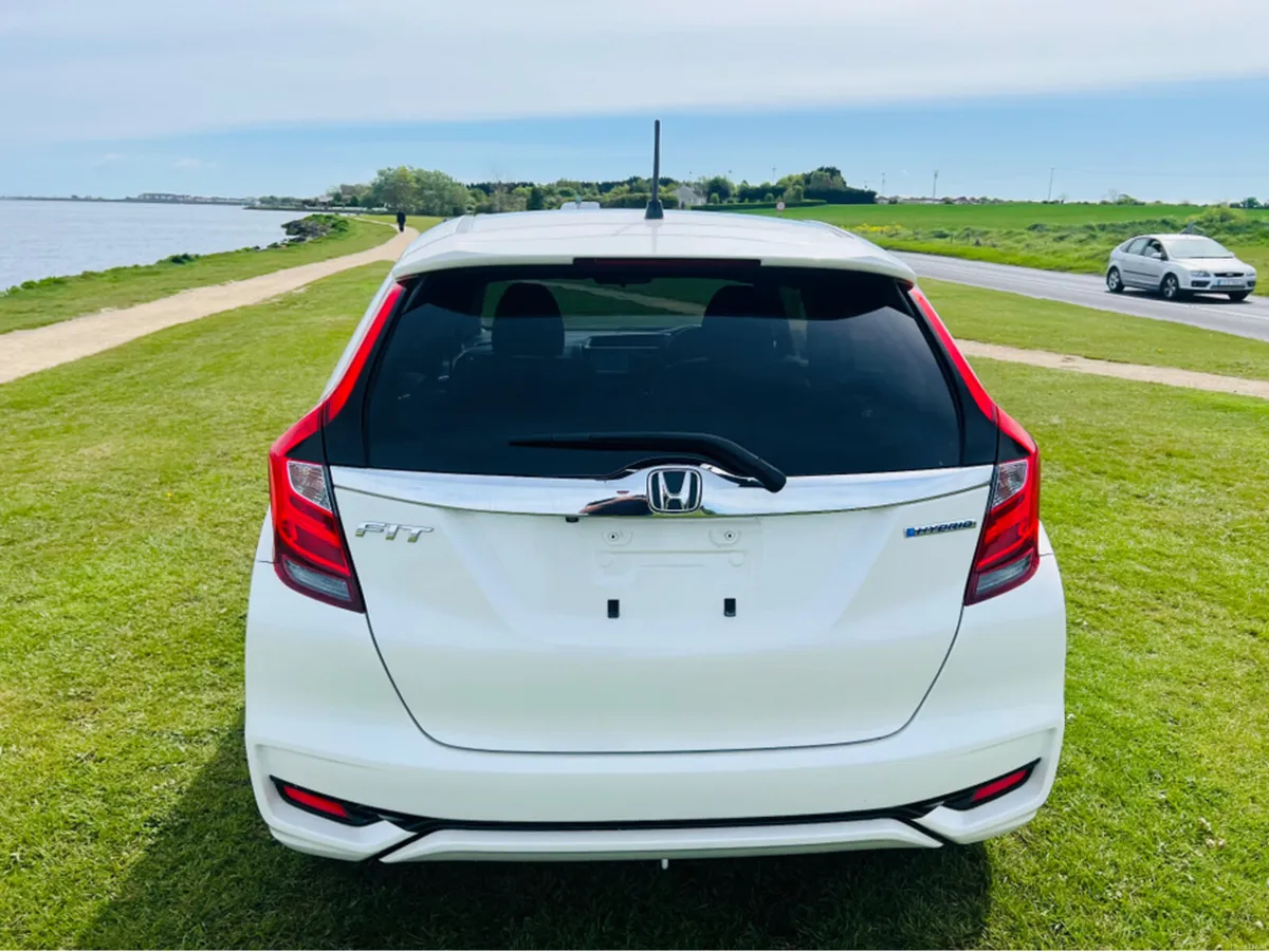 Honda Jazz HYBRID /  FINANCE AVAILABLE - Image 4