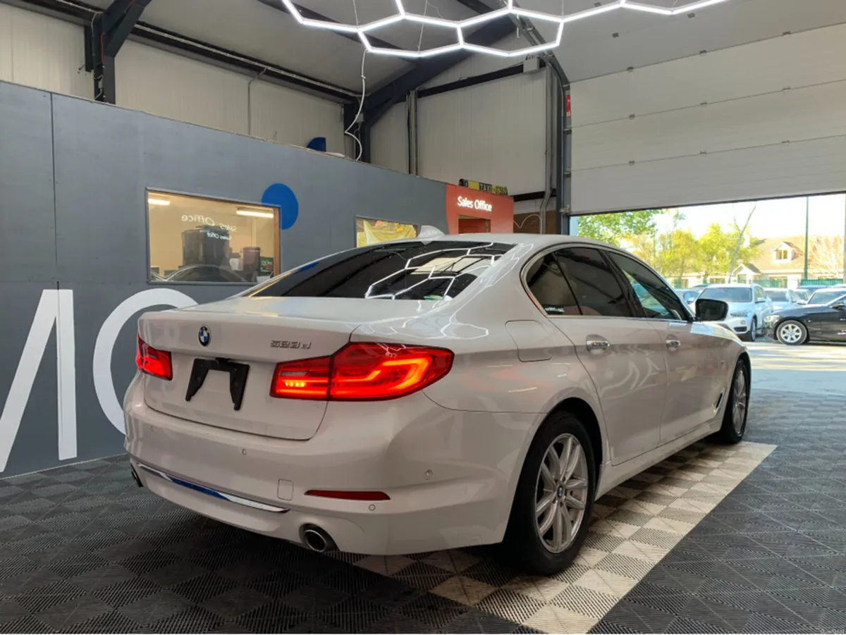 BMW 5-Series 2017 BMW 520D 523D AUTOMATIC LUXURY / - Image 6