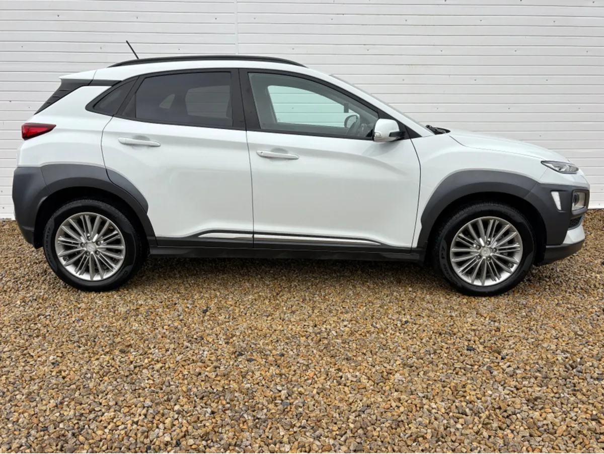 Hyundai KONA KAUAI EXECUTIVE 5DR - Image 2