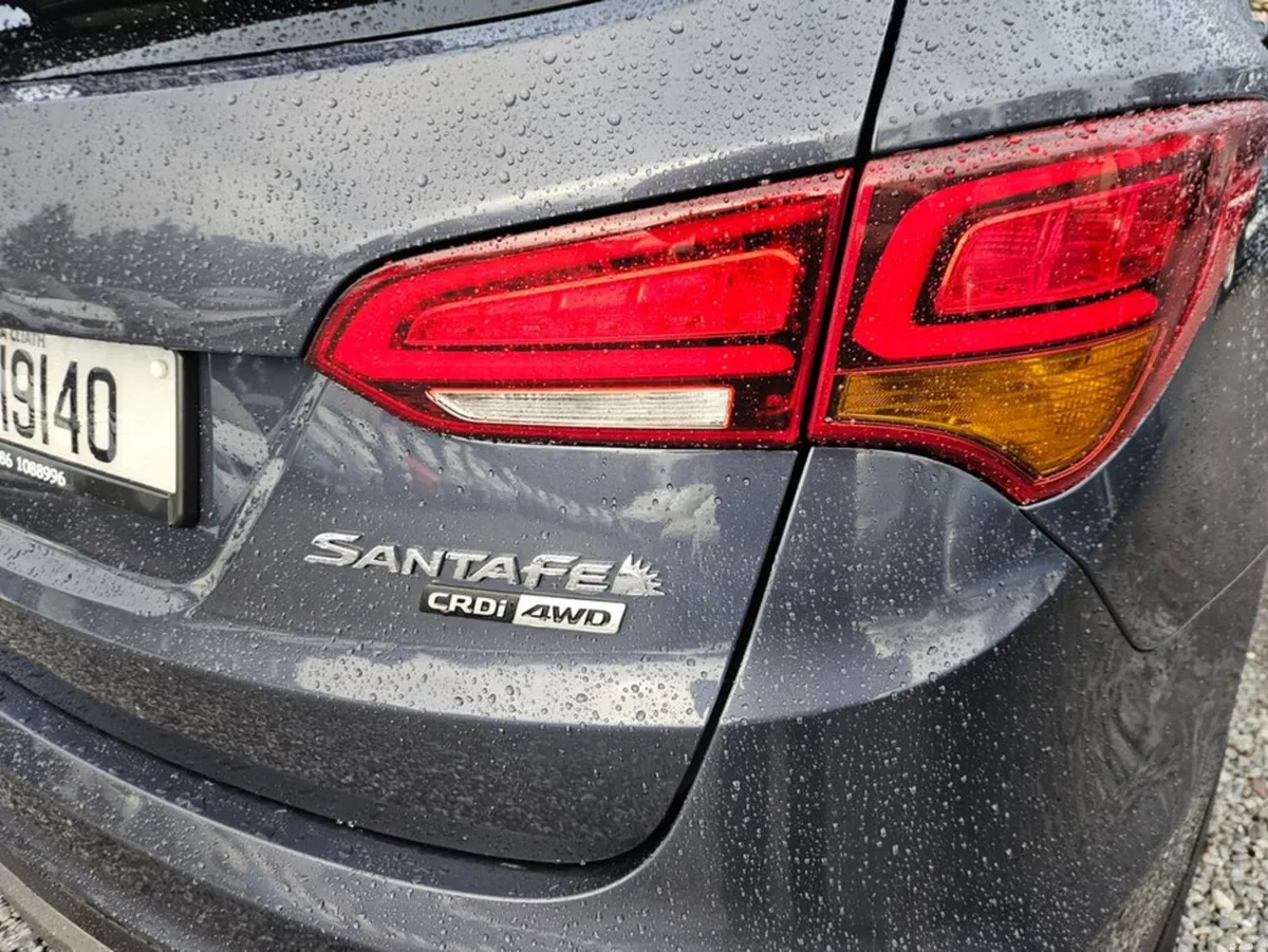 Hyundai Santa Fe Executive 4WD 5DR - Image 4