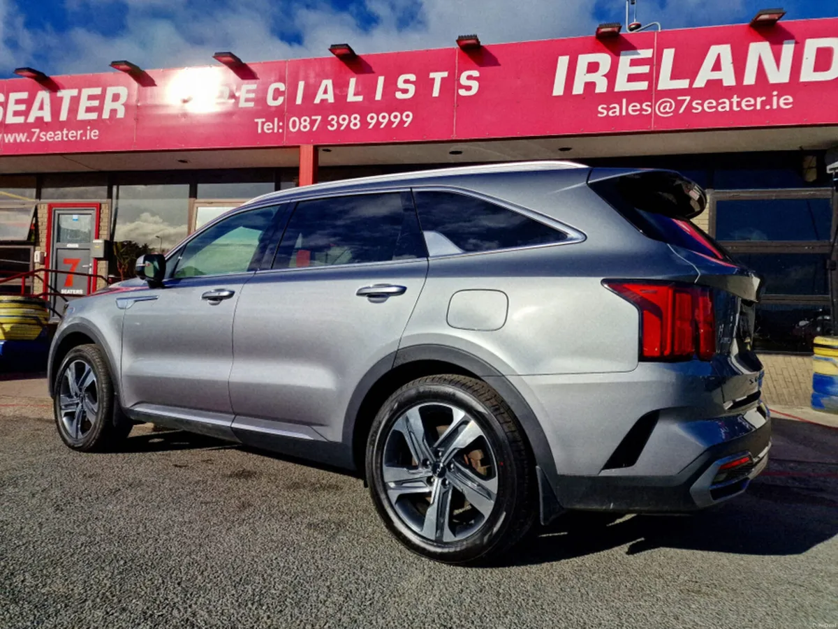 Kia Sorento PHEV, K4 spec,  LOW MILEAGE, AUTO, 7 s - Image 3