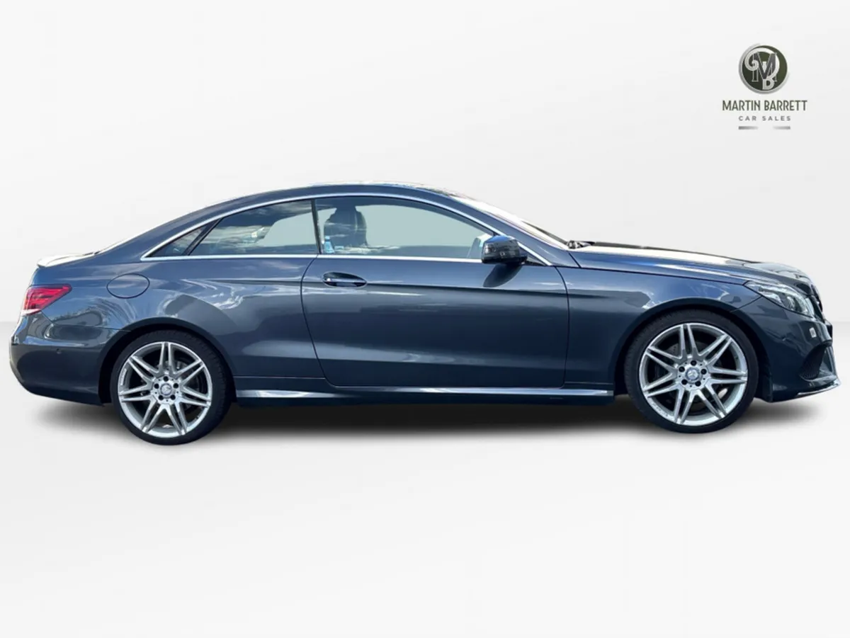 Mercedes-Benz E-Class LOW MILEAGE E220 D AMG LINE - Image 4