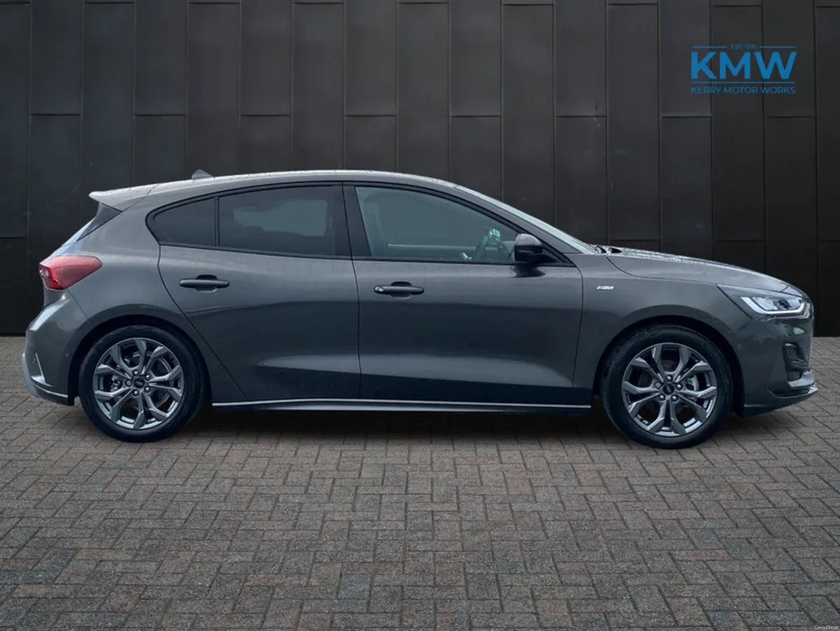 Ford Focus ST-Line Automatic 155 BHP..Parking Pack - Image 5