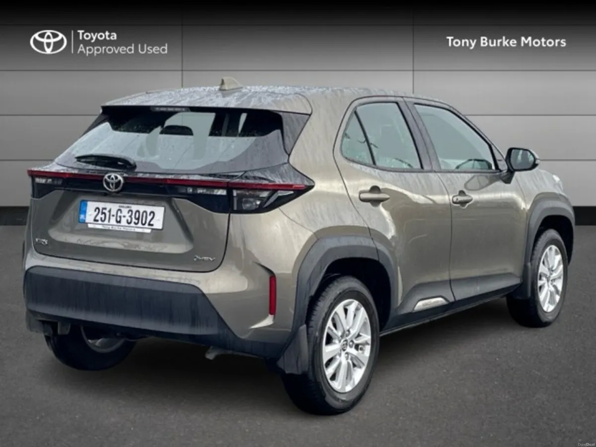 Toyota Yaris Cross - Save EUR 3,000 - Luna - 1.5 H - Image 2