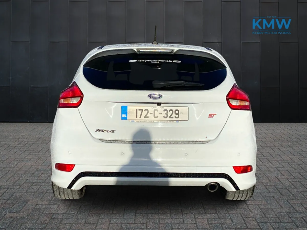 Ford Focus ST-Line 2.0 TDCI 150BHP... 18 Alloys + - Image 4
