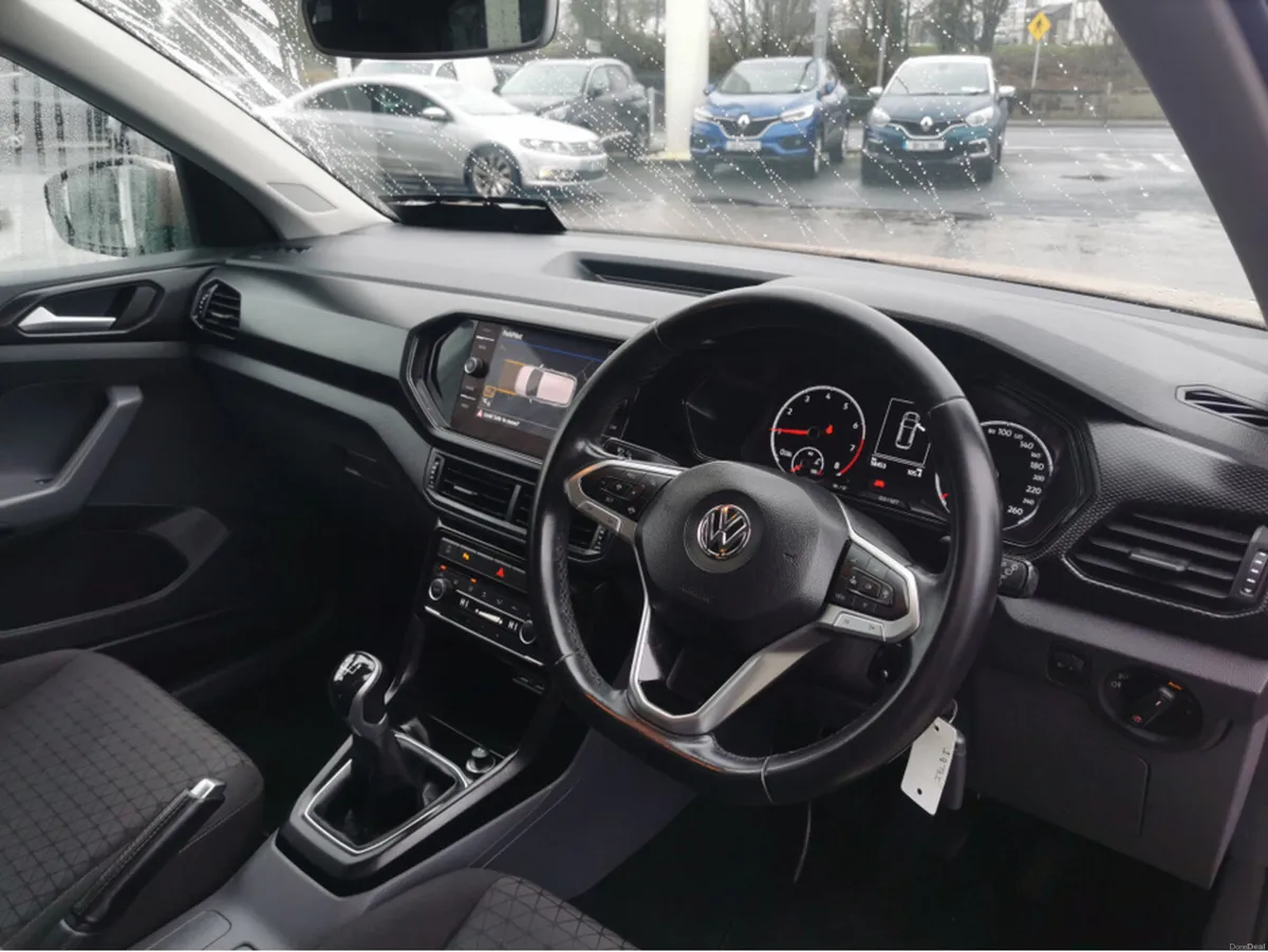 Volkswagen T-Cross LIFE 1.0 TSI MANUAL 5SPEED 95BH - Image 3