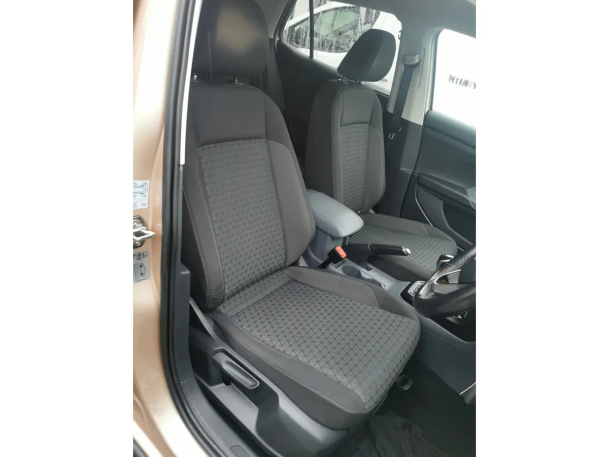 Volkswagen T-Cross LIFE 1.0 TSI MANUAL 5SPEED 95BH - Image 5
