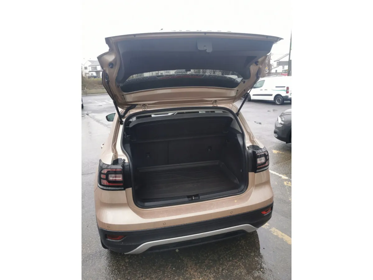 Volkswagen T-Cross LIFE 1.0 TSI MANUAL 5SPEED 95BH - Image 2