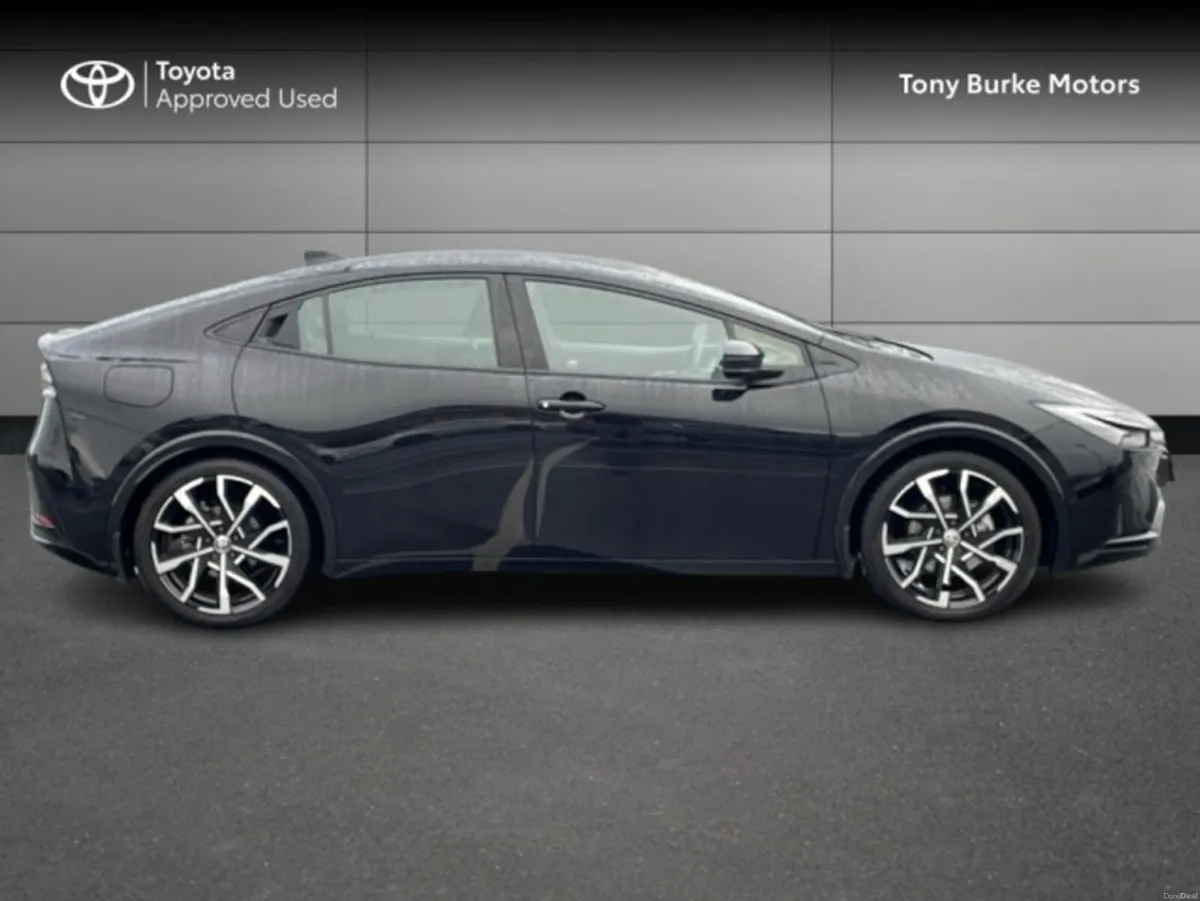 Toyota Prius PHEV - Plug-In Hybrid - Save EUR 8,00 - Image 3