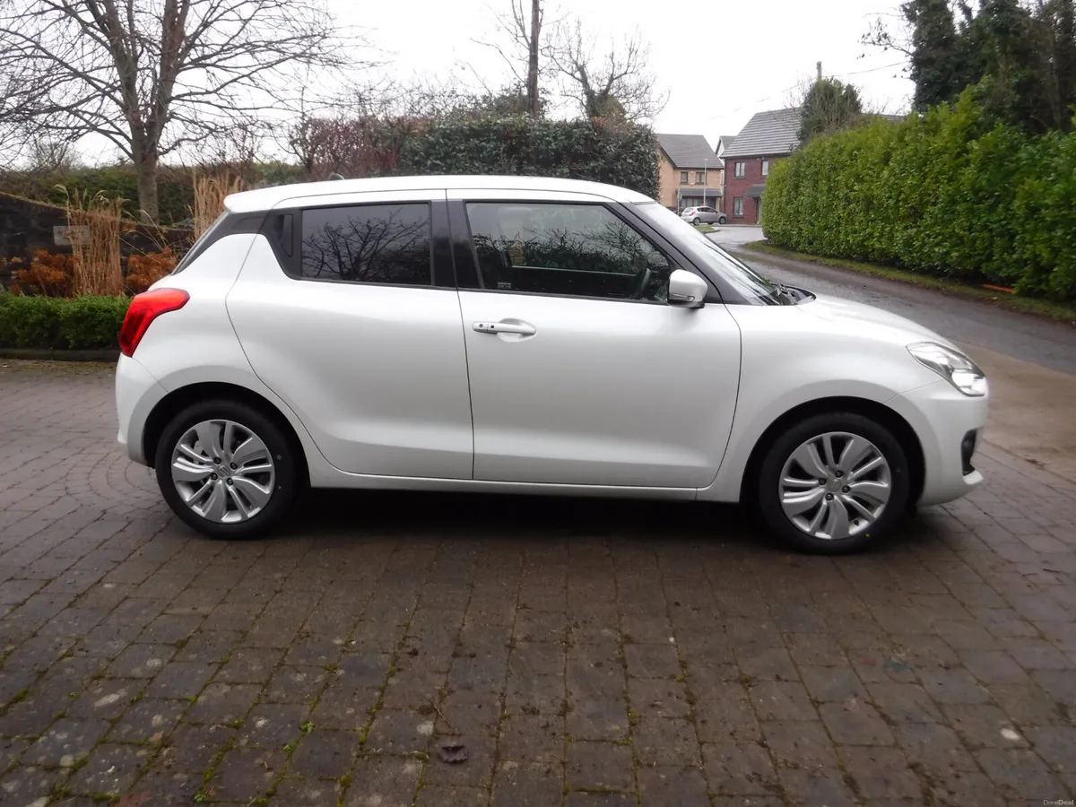 SUZUKI SWIFT 1.2 AUTO XL ANDROID+CARPLAY - Image 2