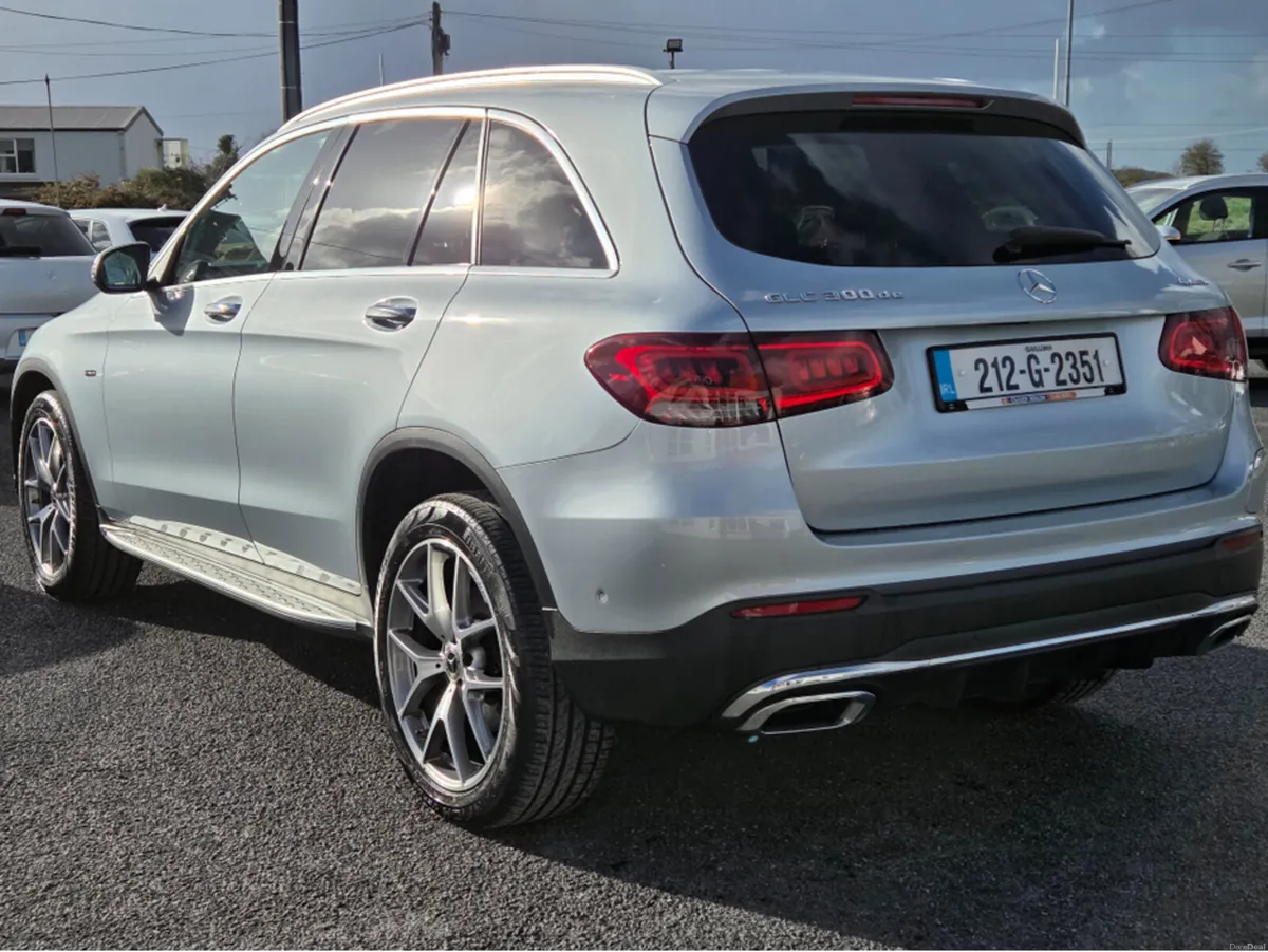Mercedes-Benz GLC 300 DE AMG LINE PREMIUM PLUS 4M - Image 4