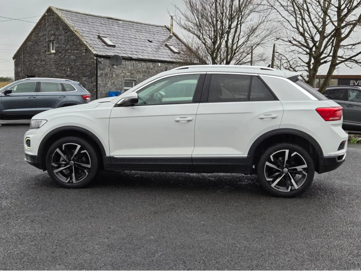 Volkswagen T-Roc 2.0 Diesel Auto. Style LOW MILEAG - Image 3