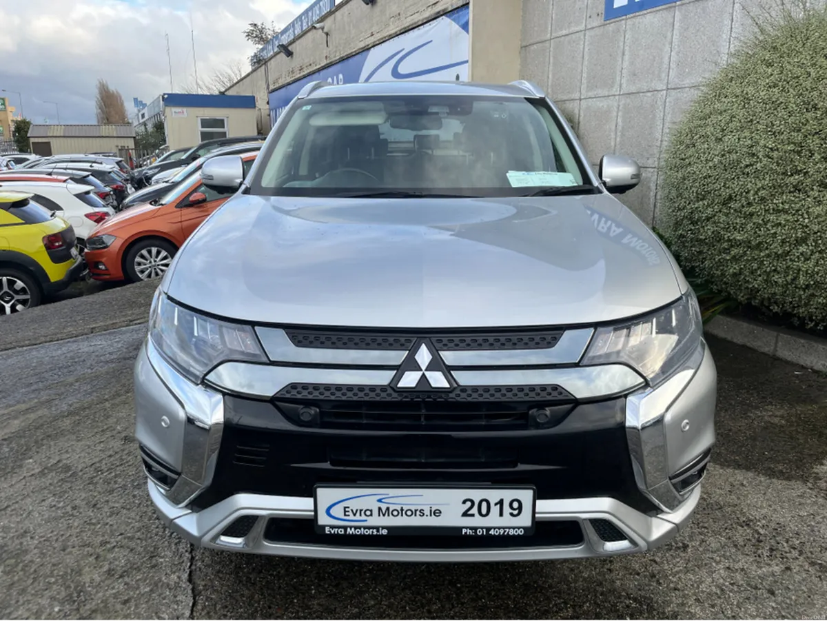 Mitsubishi Outlander G PLUS AUTOMATIC 2.4 PETROL P - Image 3