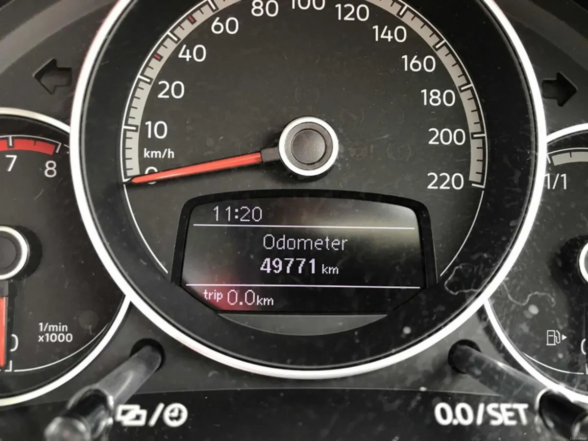 Volkswagen up! COMING SOON // AUTO // ONLY 49K KMS - Image 3