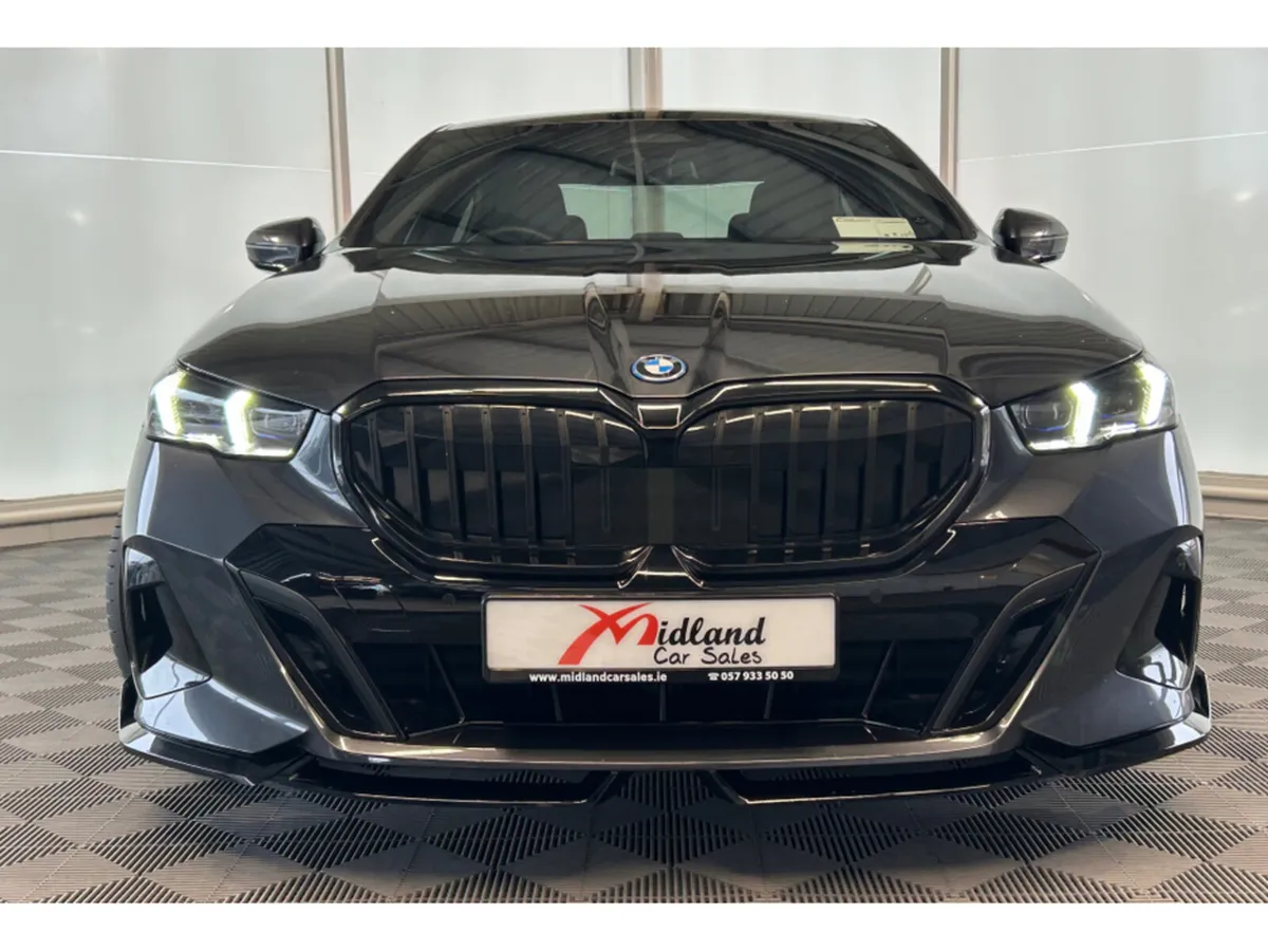 BMW 5-Series M SPORT *PERFORMANCE STYLING* AUTO - Image 3